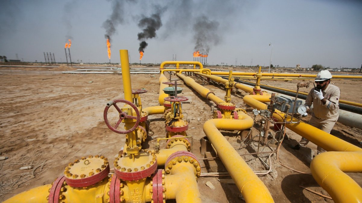 A worker checks an oil pipeline at Nahr Bin Umar oil field, north of Basra, Iraq, March 22, 2022. (Reuters Photo)