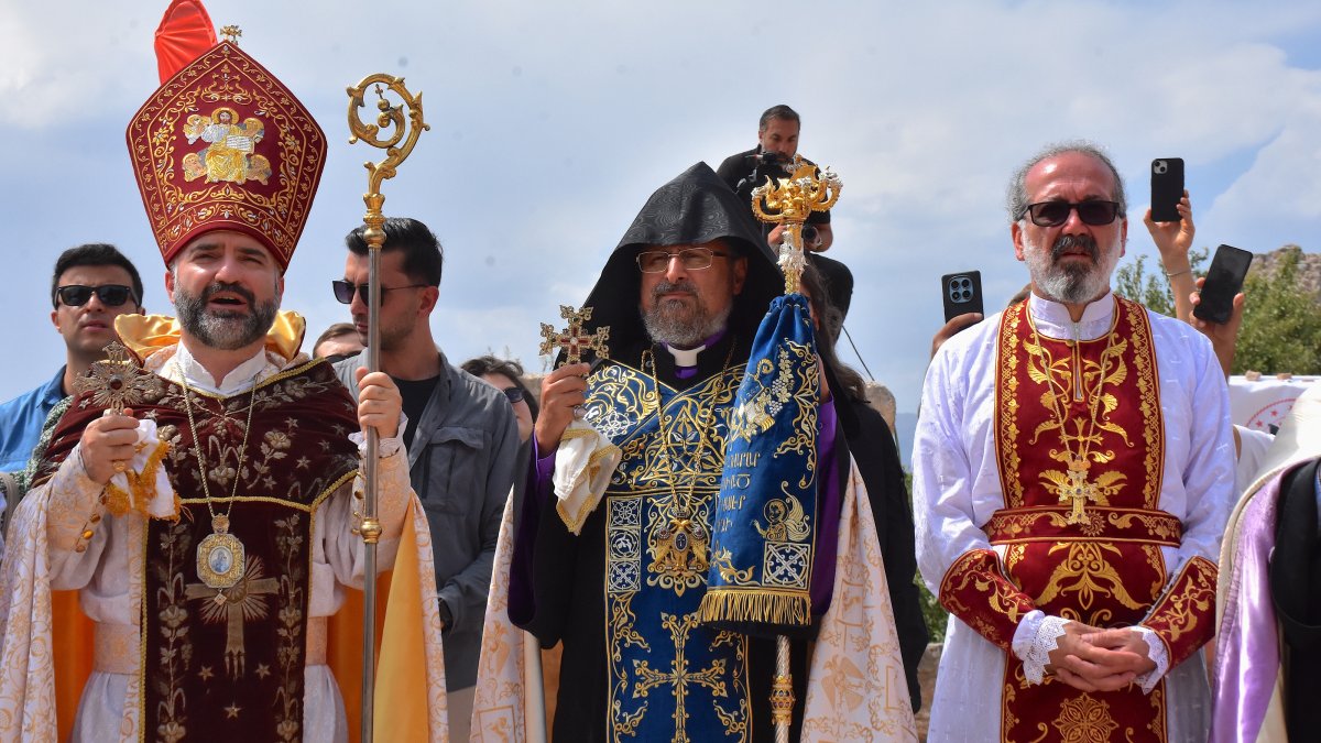 Armenian Patriarch Sahak Maşalyan (C) attends the religious service at Akdamar Church, Van, eastern Türkiye, Sept. 6, 2026. (AA Photo)