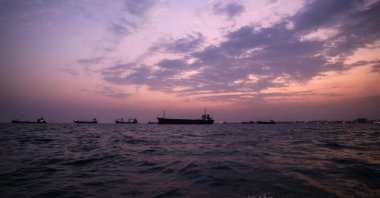 Vessels transit the Strait of Hormuz off the coast of the port city of Bandar Abbas, southern Iran, Sept. 5, 2026. (AFP Photo)