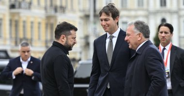 Ukraine's President Volodymyr Zelenskyy (L) welcomes U.S. Special Envoys Steve Witkoff (R) and Jared Kushner (C) prior to their talks in Kyiv, Ukraine, Sept. 6, 2026. (AFP Photo)