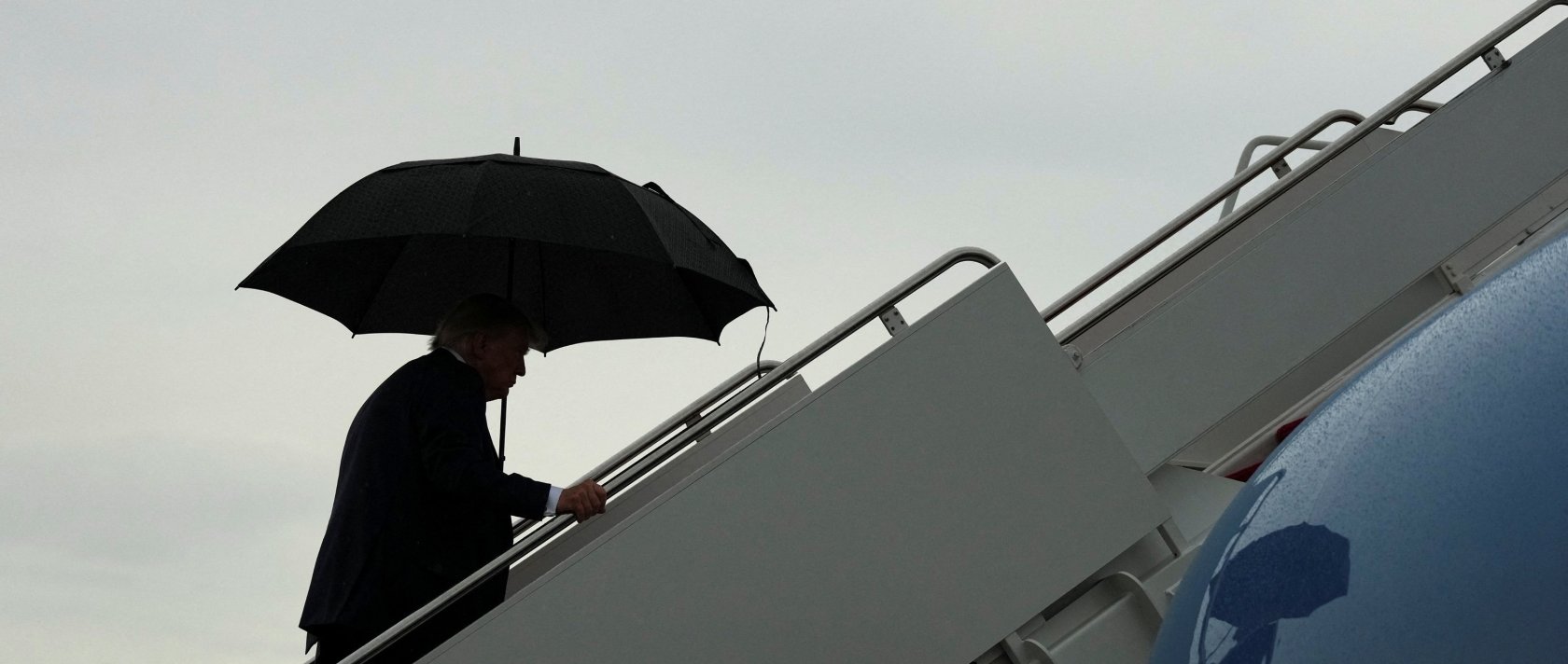 U.S. President Donald Trump holds an umbrella as he boards Air Force One, en route to Bedminster, New Jersey, at Joint Base Andrews, Maryland, U.S., Sept. 4, 2026. (Reuters Photo)