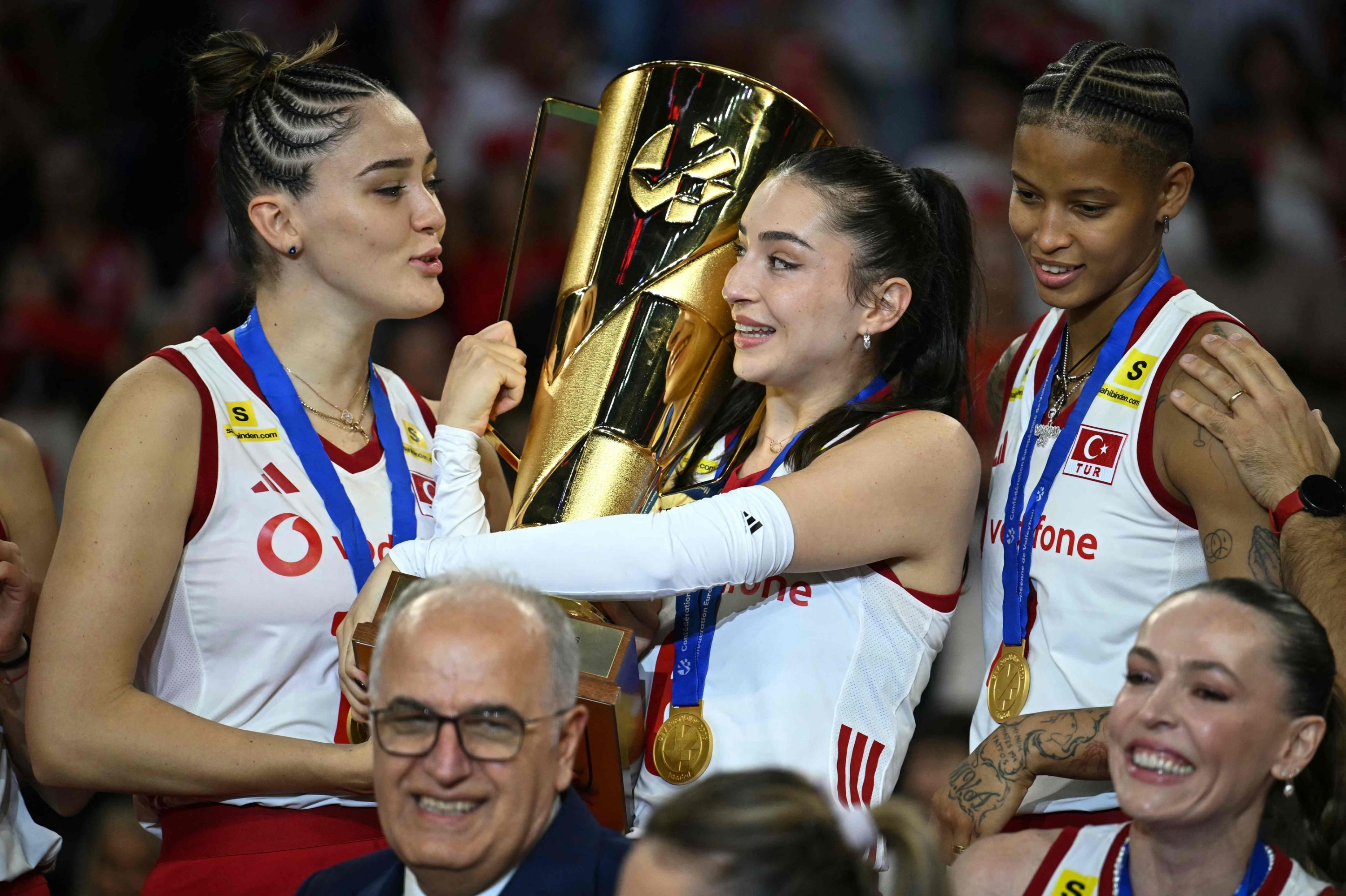 Sultans of Net rally past Italy to retain European volleyball title
