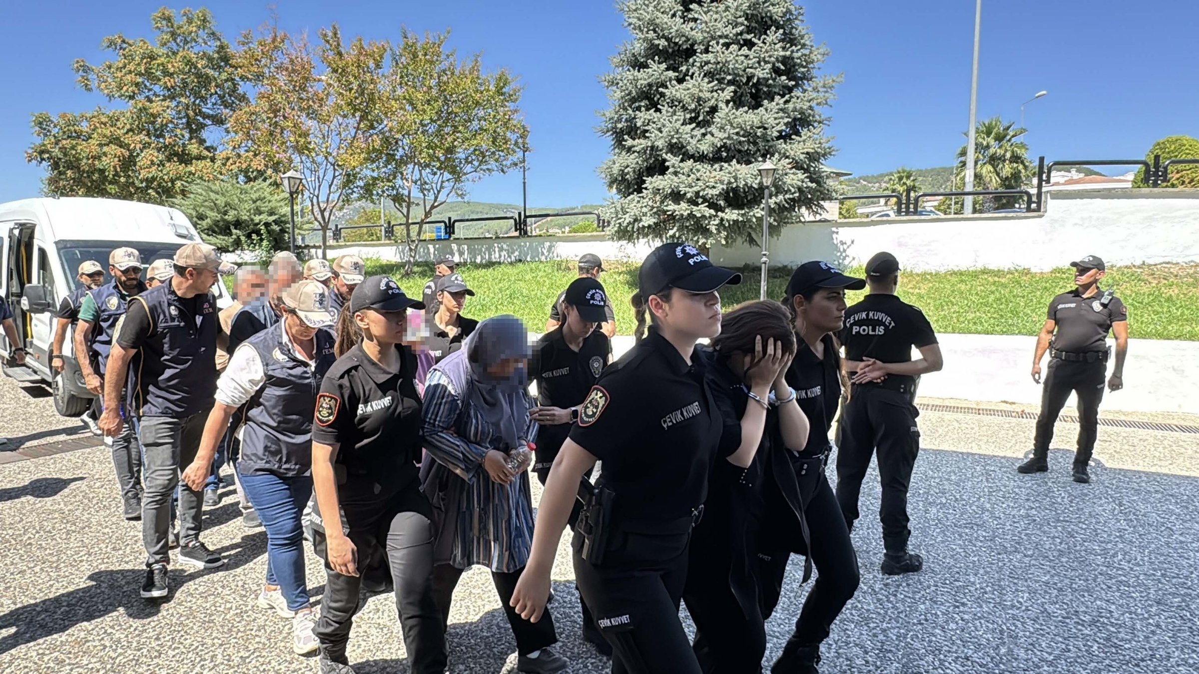 9 FET&Ouml; suspects caught trying to flee T&uuml;rkiye off Muğla coast