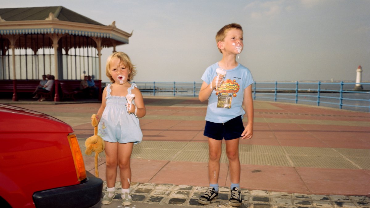 In this photograph from Martin Parr’s 'The Last Resort' series, a family enjoys a day at the seaside, New Brighton, England, 1983-85. (Photo courtesy of Derya Taşbaşı)
