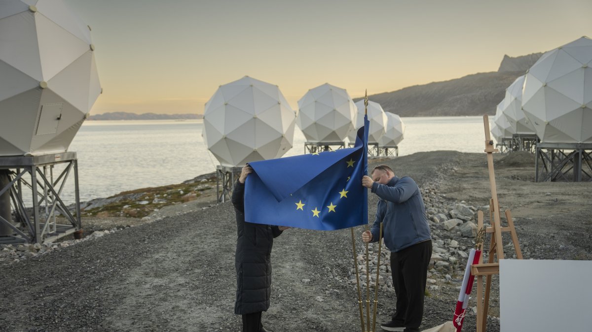 Workers adjust an EU flag during a visit of the President of the European Commission Ursula von der Leyen to Nuuk, Greenland, Sept. 7, 2026. (EPA Photo)