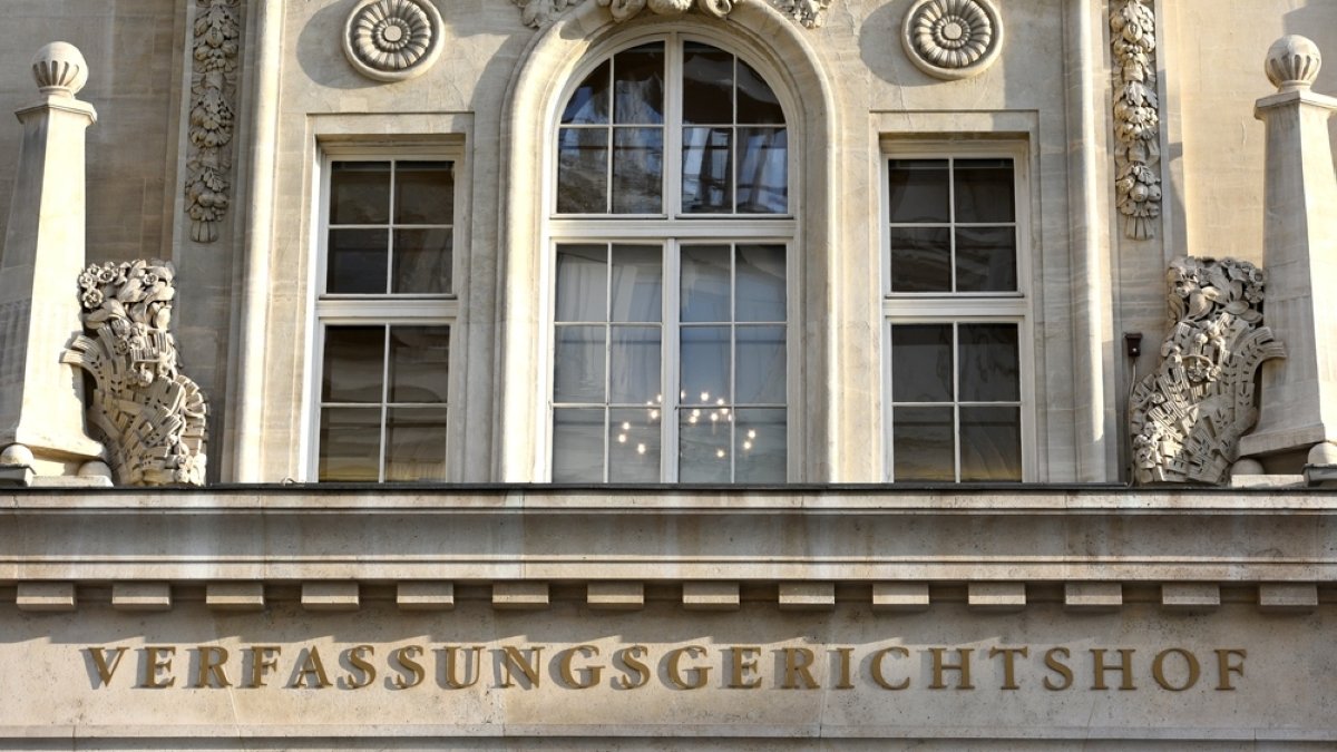Kopftuchverbot in Österreich vor dem Verfassungsgericht angefochten.