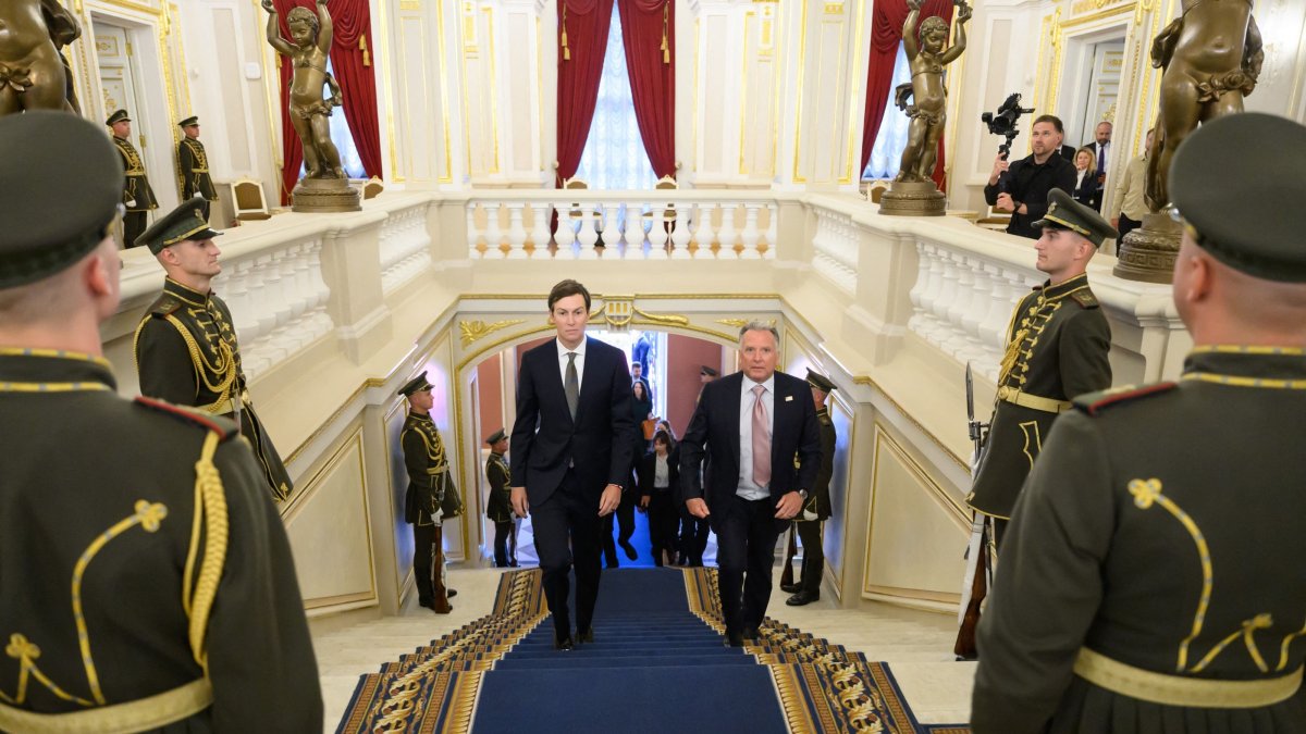U.S. Special Envoy Steve Witkoff (R) and US President Donald Trump's son-in-law Jared Kushner (L) arrive for talks with the Ukrainian president in Kyiv,  Sept. 6, 2026. (Ukrainian Presidency Handout via AFP)