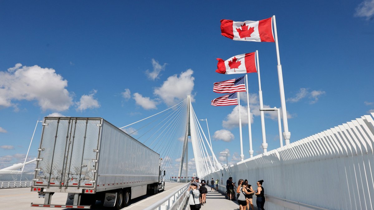 A truck crosses into the United States on the Gordie Howe International Bridge, connecting Windsor, Ontario, and Detroit, Michigan, Sept. 6, 2025.  (AFP Photo)