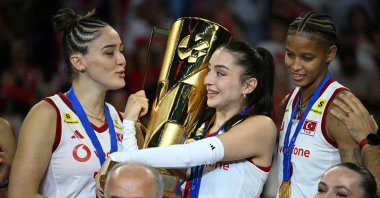 Türkiye's Saliha Şahin (C) holds the CEV EuroVolley Women's Trophy alongside Zehra Güneş (L) and Melissa Teresa Vargas (R) on the podium as they celebrate winning the Women's European Volleyball Championship EuroVolley final match at the Sinan Erdem Sports Hall, Istanbul, Türkiye, Sept. 6, 2026. (AFP Photo)