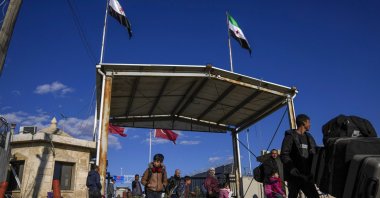 Syrians cross the border from Türkiye into Syria at the Bab al-Salama crossing gate, Syria, Dec. 13, 2024. (AP Photo)