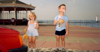 In this photograph from Martin Parr’s 'The Last Resort' series, a family enjoys a day at the seaside, New Brighton, England, 1983-85. (Photo courtesy of Derya Taşbaşı)