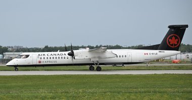 A Bombardier Q-400 Air Canada Express plane lands at Trudeau International Airport in Montreal, Quebec, Canada, Sunday, Aug. 16, 2026. (AFP File Photo)