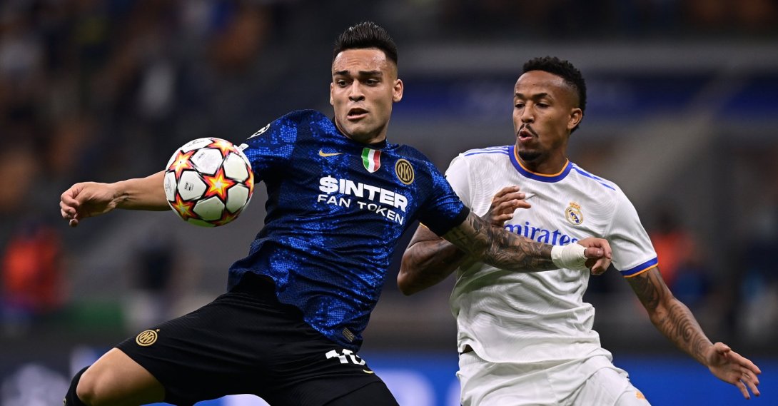 Inter Milan's Lautaro Martinez (L) and Real Madrid's Eder Militao in action during the UEFA Champions League Group D match at the Giuseppe Meazza Stadium, Milan, Italy, Sept. 15, 2021. (Getty Images Photo)