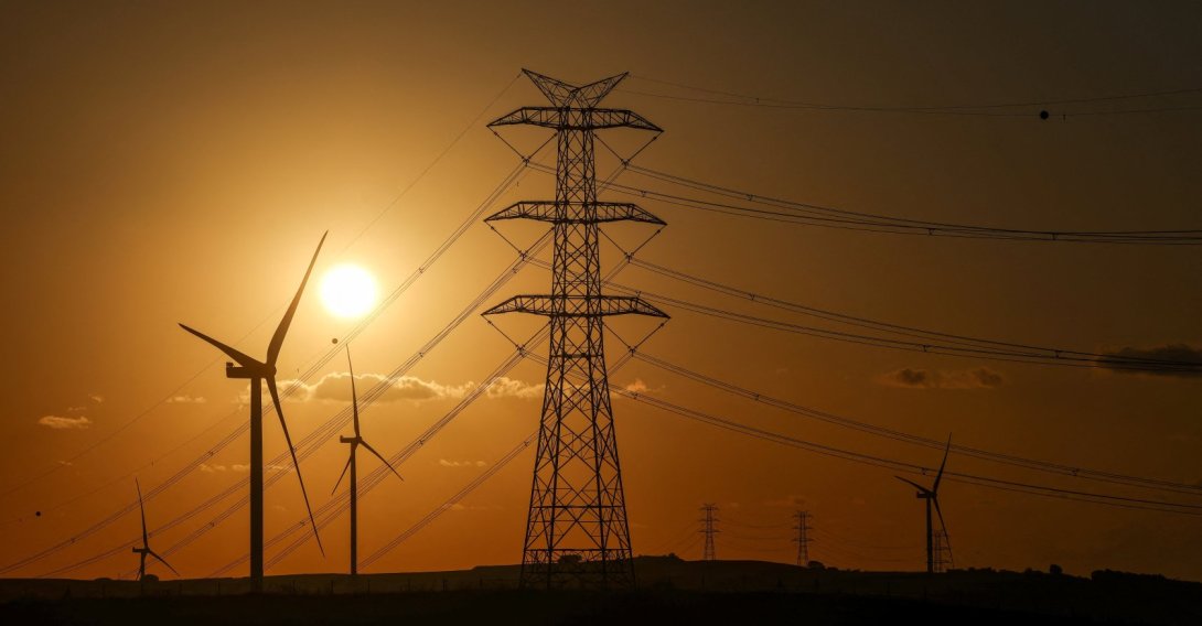 The sun sets behind wind turbines, Silivri, near Istanbul, Türkiye, Aug. 16, 2025. (Reuters Photo)