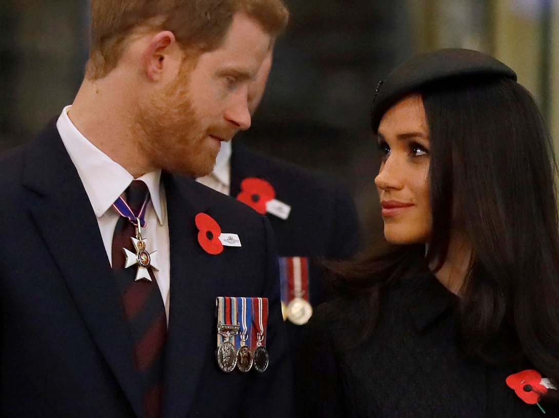 Britain's Prince Harry (L) and Meghan Markle attend a service of commemoration and thanksgiving to mark Anzac Day in Westminster Abbey in London, U.K., on April 25, 2018. (AFP Photo)