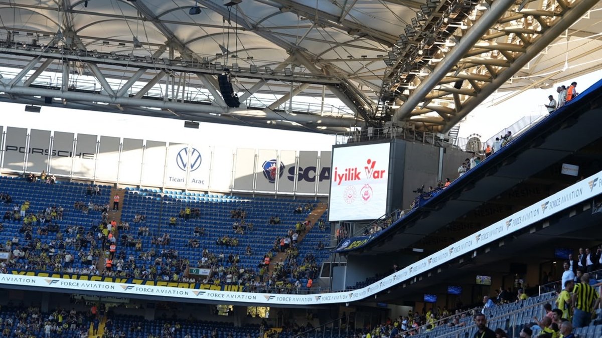 The logo of the “Iyilik Var” digital volunteering platform is displayed on stadium screens during a match, Istanbul, Türkiye, Sept. 4, 2026. (AA Photo)