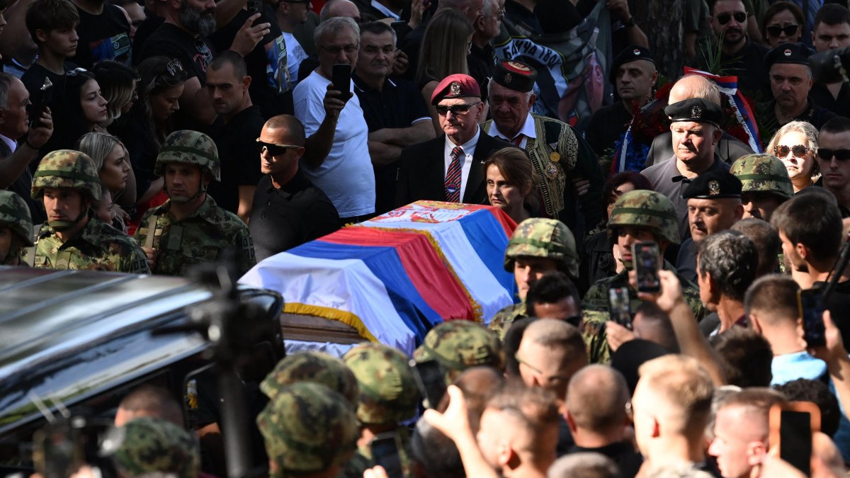 A large crowd of mourners gathers for a funeral procession for late convicted war criminal Ratko Mladic, in Belgrade, Serbia, Sept. 7, 2026. (AFP Photo)