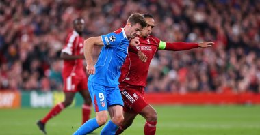 Atletico Madrid's Alexander Sorloth (L) and Liverpool's Virgil van Dijk during the UEFA Champions League 2025/26 League Phase MD1 match at Anfield, Liverpool, U.K., Sept. 17, 2025. (Getty Images Photo)