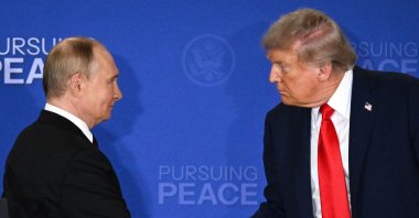 U.S. President Donald Trump and Russian President Vladimir Putin shake hands at the end of a joint press conference after participating in a US-Russia summit on Ukraine at Joint Base Elmendorf-Richardson in Anchorage, Alaska, Aug. 15, 2025. (AFP File Photo)