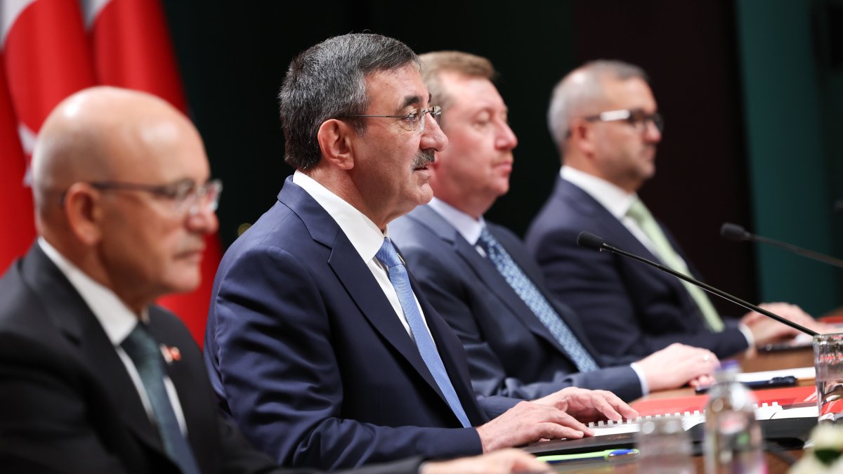 Top Turkish officials, including Vice President Cevdet Yılmaz (2nd-L), Treasury and Finance Minister Mehmet Şimşek (L) and Central Bank of the Republic of Türkiye (CBRT) Governor Fatih Karahan, attend a press briefing, Ankara, Türkiye, Sept. 6, 2026. (AA Photo)