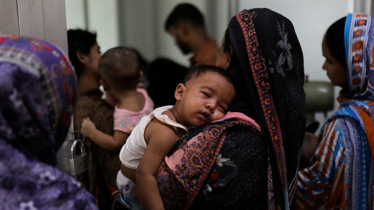 A woman carries a child, who suffers from measles, for treatment at a hospital in Dhaka, Bangladesh, Sept. 7, 2026. (Reuters Photo)