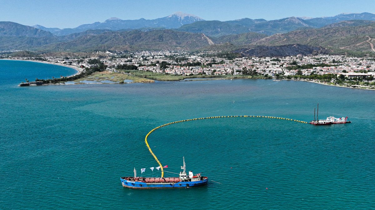 Dredging vessels carry out seabed cleanup, Fethiye, Muğla, Türkiye, Sept. 7, 2026. (AA Photo)