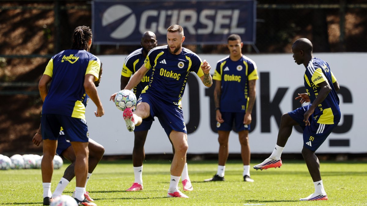 Fenerbahçe players train ahead of the UEFA Champions League league phase match against AS Roma, Istanbul, Sept. 9, 2026. (IHA Photo)