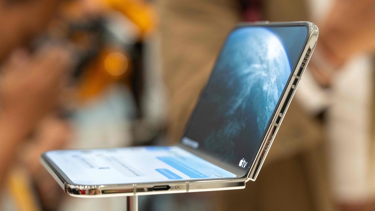The new foldable iPhone Duo is displayed during an Apple event at the Steve Jobs Theater in Apple Park in Cupertino, California, Sept. 9, 2026. (AFP Photo)