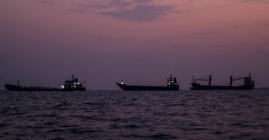 Vessels transit the Strait of Hormuz off the coast of the port city of Bandar Abbas in southern Iran, Sept. 5, 2026. (AFP Photo)