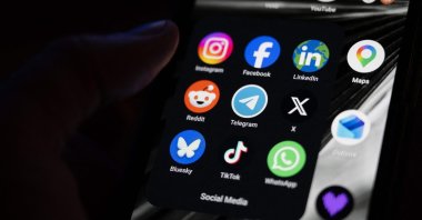 This photograph shows a set-up smartphone screen displaying the logos of the main social media platforms, Saint-Mande, Paris, April 29, 2026. (AFP Photo)