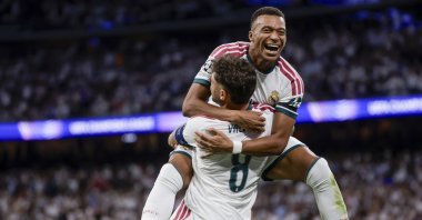 Real Madrid's Fede Valverde (L) celebrates with teammate Kylian Mbappe after scoring the 2-0 goal during the UEFA Champions League match against Inter Milan, Madrid, Spain, Sept. 8, 2026. (EPA Photo)