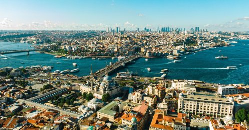 An aerial view of Istanbul, Türkiye. (Shutterstock Photo)