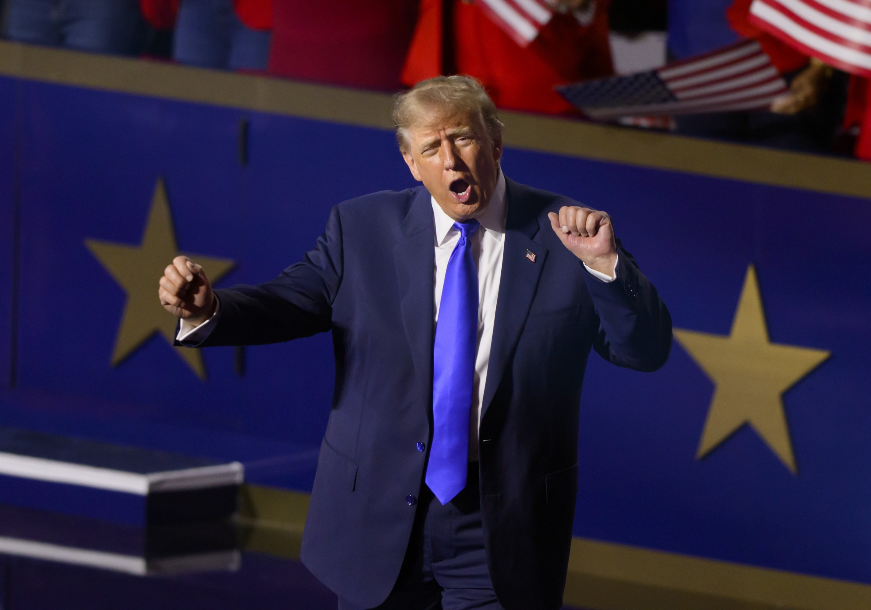 Trump promises $5K to every US adult if Republicans win midterms