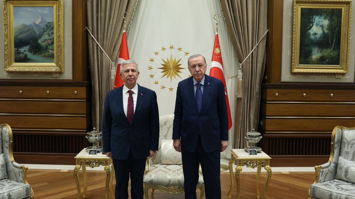 Ankara Mayor Mansur Yavaş (L) meets President Recep Tayyip Erdoğan at the Presidential Complex, Ankara, Türkiye, Sept. 9, 2026. (DHA Photo)