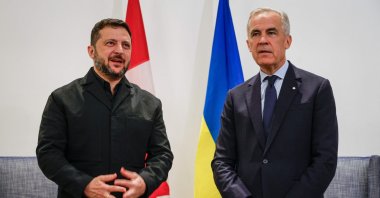 Canadian Prime Minister Mark Carney listens to Ukrainian President Volodymyr Zelenskyy as they meet in Calgary, Alberta, Sept. 10, 2026. (AFP Photo)