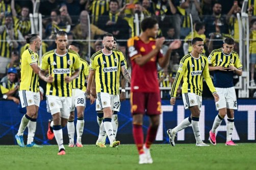 Fenerbahçe&amp;#039;s players celebrate their team&amp;#039;s first goal during the UEFA Champions League first-round, day 1 football match between Fenerbahçe SK and AS Roma at the Chobani Stadium in Istanbul, Türkiye, Sept. 10, 2026. (AFP Photo)