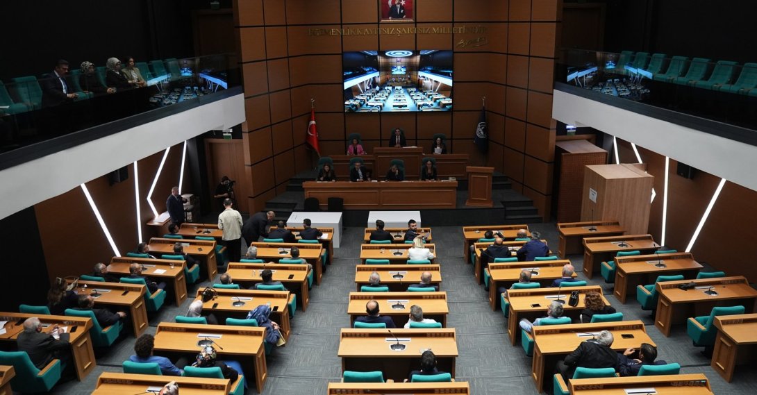 Votes are counted during the election for Üsküdar acting mayor, Istanbul, Türkiye, Sept. 8, 2026. (AA Photo)