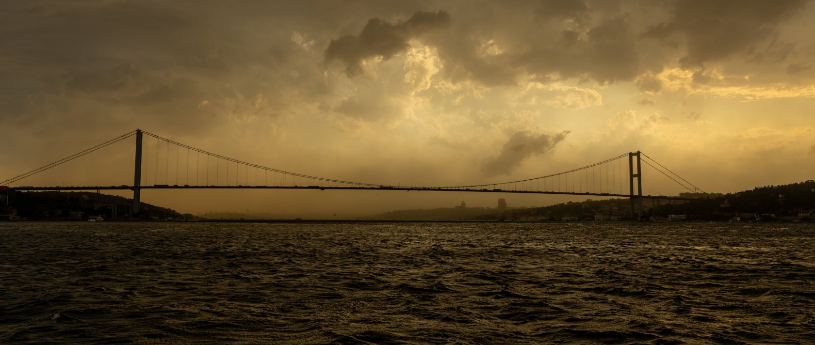 A dusty sunset and cloudy glow over Istanbul, Türkiye, July 22, 2026. (Shutterstock Photo)