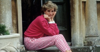 Diana, Princess of Wales, sitting on a step at her home, Highgrove House, Doughton, Gloucestershire, U.K., July 18, 1986. (Getty Images Photo)