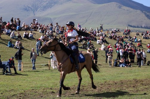 Becca Sweetman, a horseback archer from Britain, takes part in the VI World Nomad Games, an international cultural and ethnic sporting event, in the Kyrchyn Gorge, Issyk-Kul Region, Kyrgyzstan, Sept. 3, 2026. (Reuters Photo)