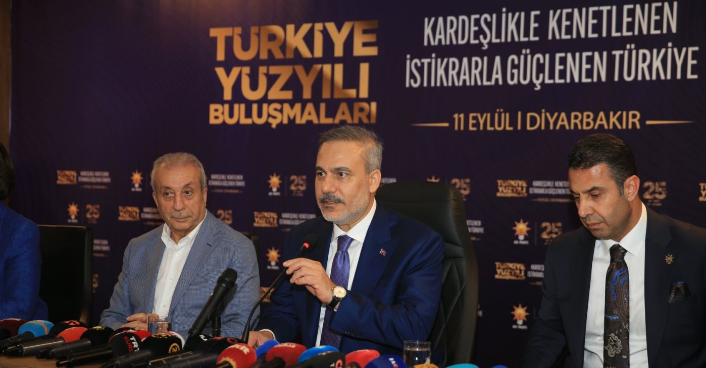 Foreign Minister Hakan Fidan speaks at a meeting in Diyarbakır, Sept. 11, 2026. (AA Photo)