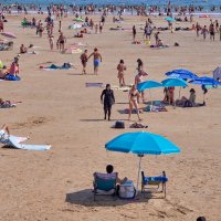 Tourists and holidaymakers in swimming costumes cooling off on the sand at the beach in Les Sables d'Olonne, France, Aug. 11, 2024. (AFP File Photo)