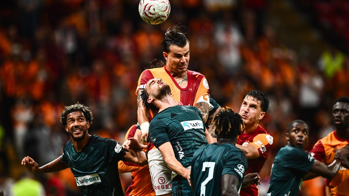 Galatasaray's Abdülkerim Bardakcı (C) heads the ball during a Turkish Süper Lig match against Kocaelispor, Istanbul, Türkiye, Sept. 13, 2026. (AA Photo)
