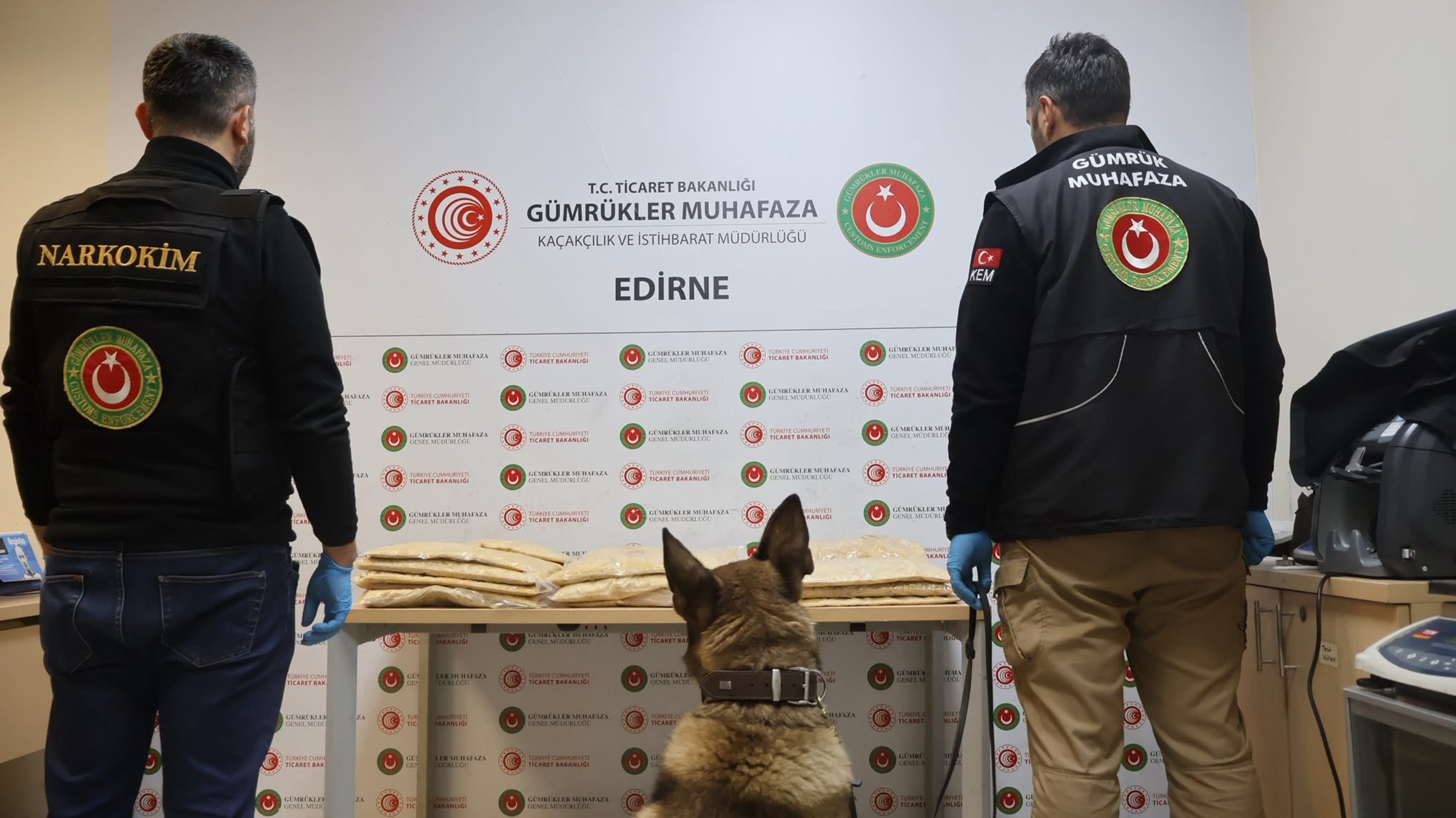 Security teams display 50.5 kilograms of synthetic drugs seized at Kapıkule Border Gate, Edirne, Türkiye, Sept. 12, 2026. (AA Photo)