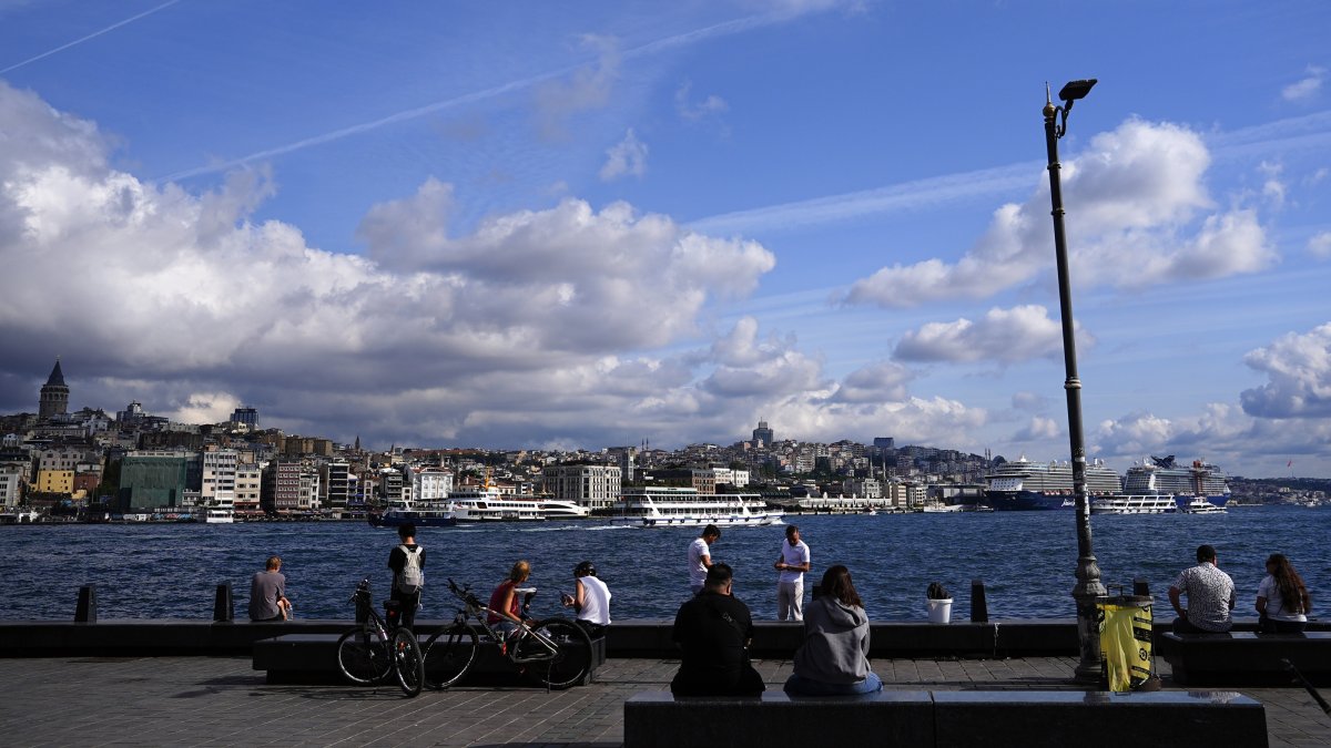 People are seen in the famous Eminönü district, Istanbul, Türkiye, Sept. 13, 2026. (AA Photo)