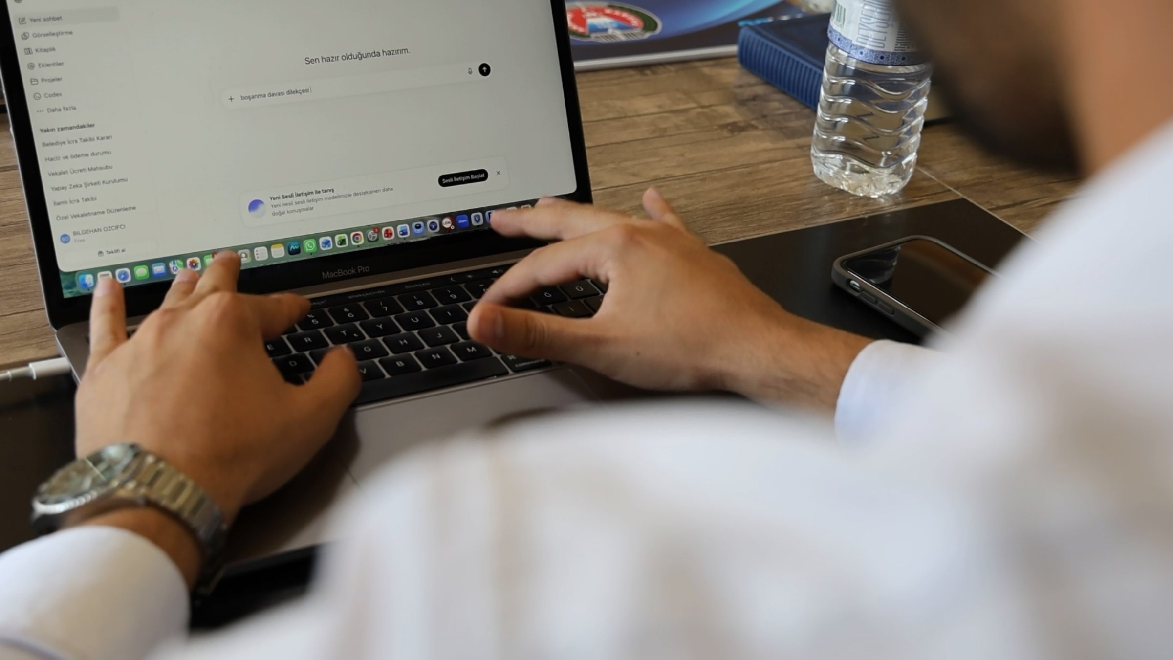 A man uses an AI chatbot on his laptop, Aksaray, central Türkiye, Sept. 6, 2026. (IHA Photo)