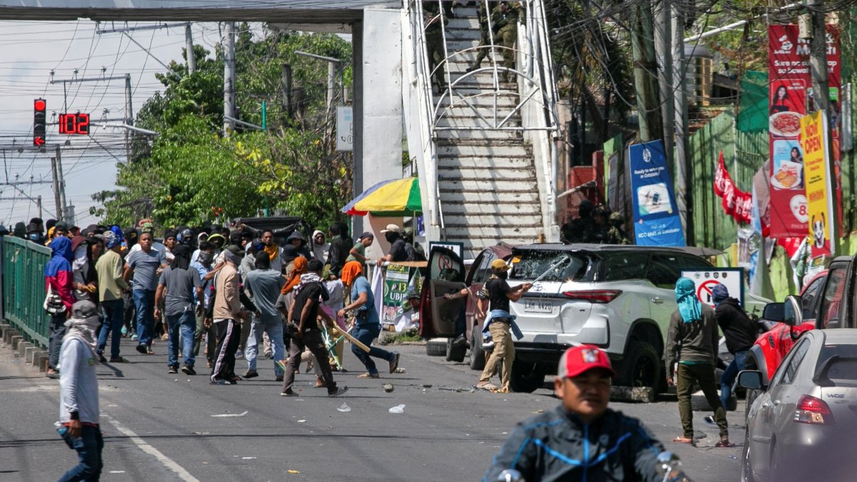 Supporters of a political group gather to destroy a vehicle believed to contain firearms during the first parliamentary elections of the Bangsamoro Autonomous Region in Muslim Mindanao (BARMM), outside Sero Central Elementary School, Cotabato City, Philippines, Sept. 14, 2026. (Reuters Photo)