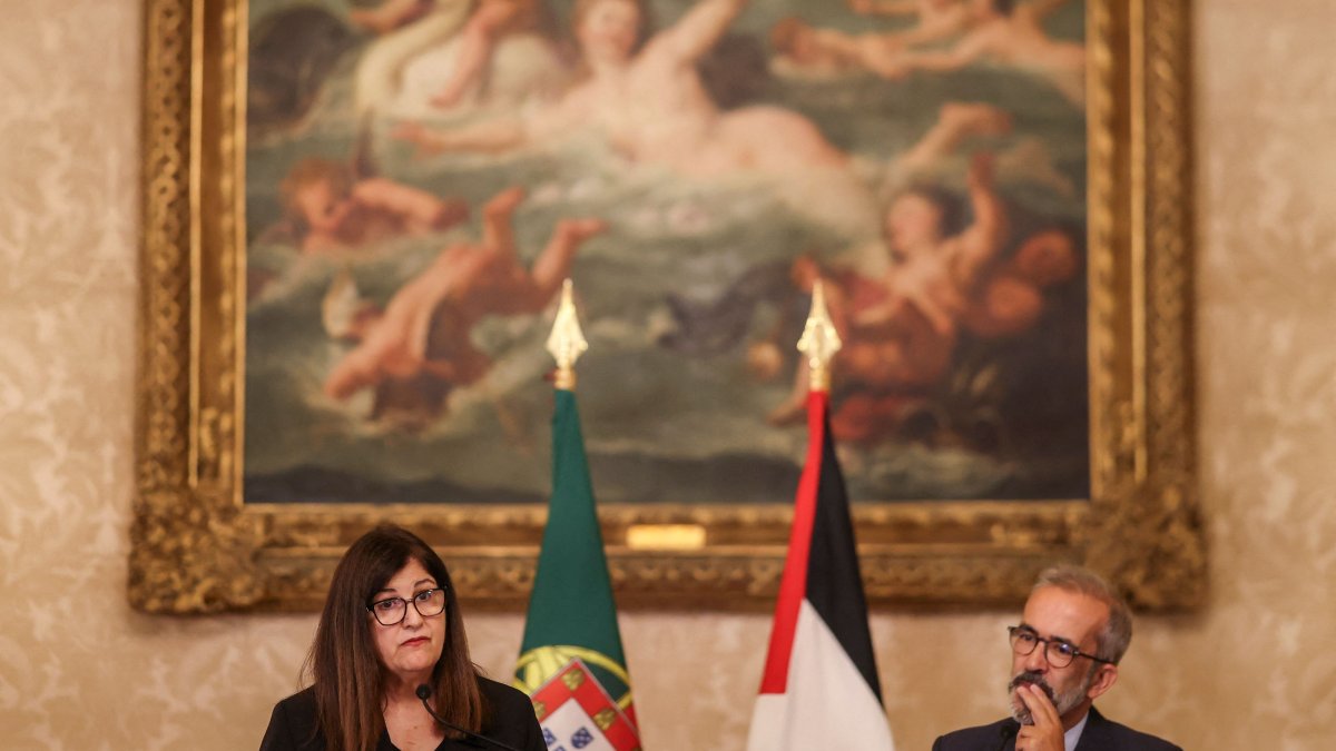Portuguese Foreign Affairs Minister Paulo Rangel and Palestinian Foreign Minister Varsen Aghabekian Shahin deliver a speech after their meeting at Necessidades Palace in Lisbon, Sept.14, 2026. (AFP Photo)
