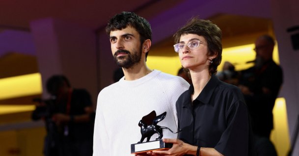 Directors Yuval Abraham and Rachel Szor pose with the Special Jury Award for "Naza" during the closing ceremony of the 83rd Venice International Film Festival, Italy, Sept. 12, 2026. (Reuters Photo)