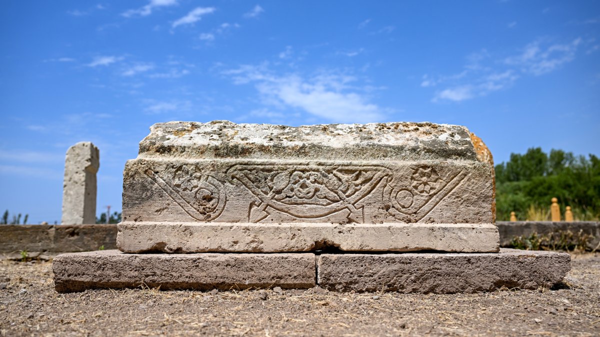 A child’s gravestone featuring a çovgan motif is seen at the historic Seljuk Cemetery, Gevaş district, Van, eastern Türkiye, July 30, 2026. (AA Photo)